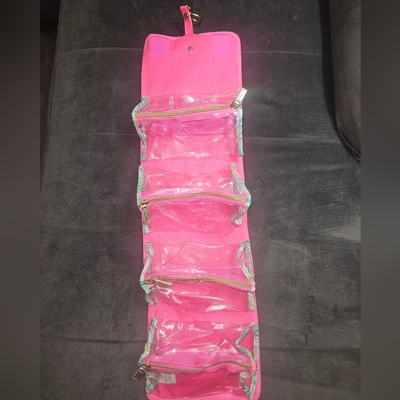 Lilly Pulitzer Tropical Pink Print Hanging Makeup Bag 🤍 - Picture 4 of 9